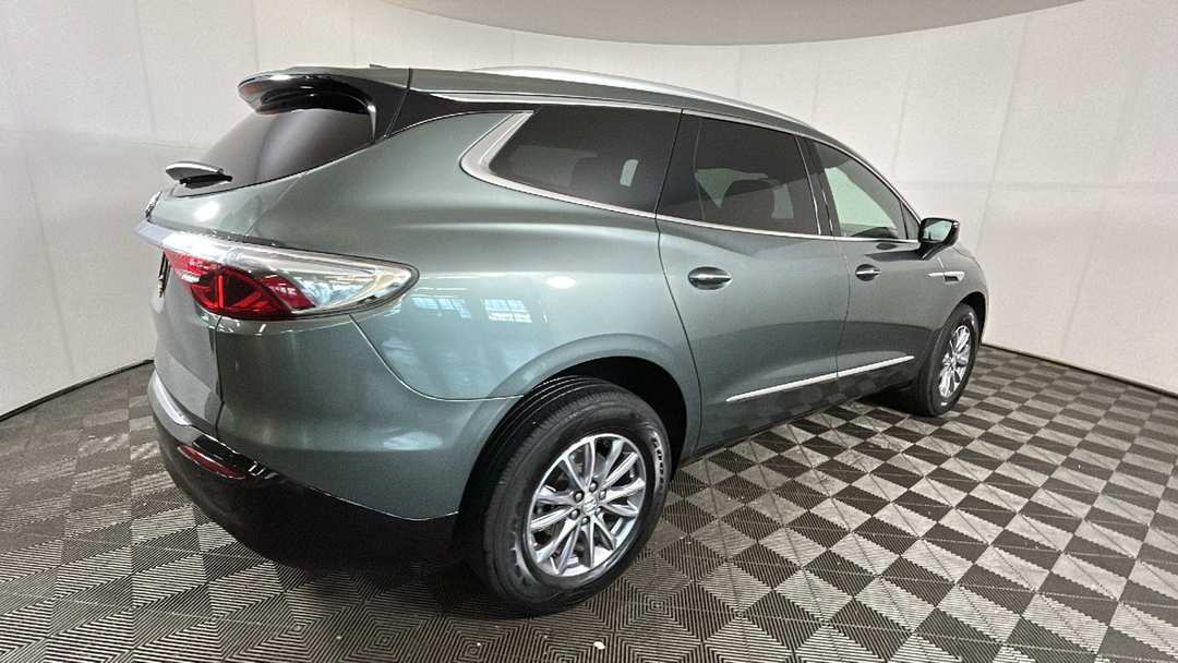 2023 Buick Enclave Essence - Image 3