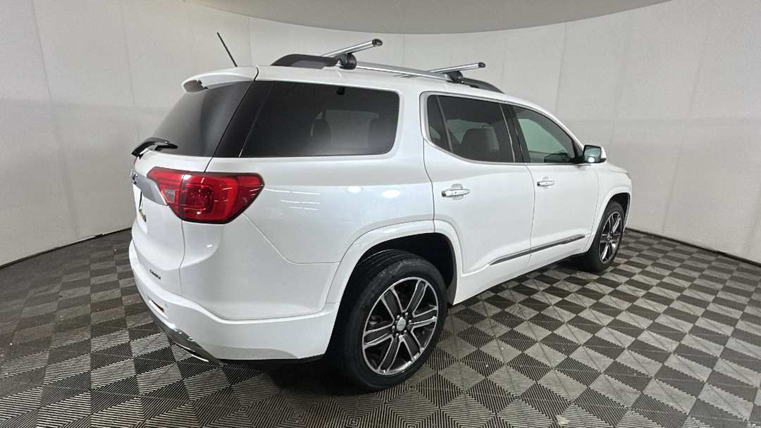 2017 GMC Acadia Denali - Image 3