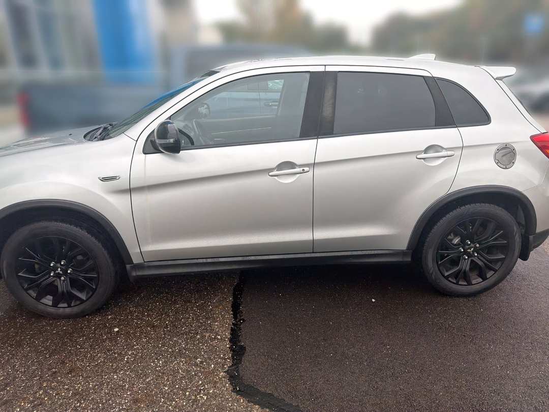 2019 Mitsubishi Outlander Sport - Image 2