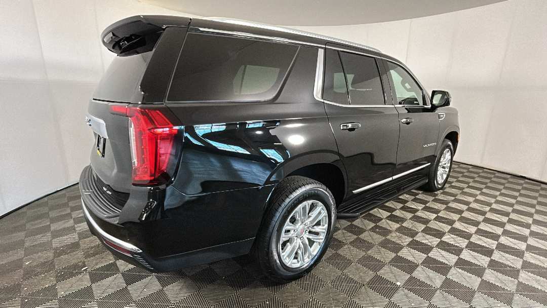 2024 GMC Yukon SLT - Image 3