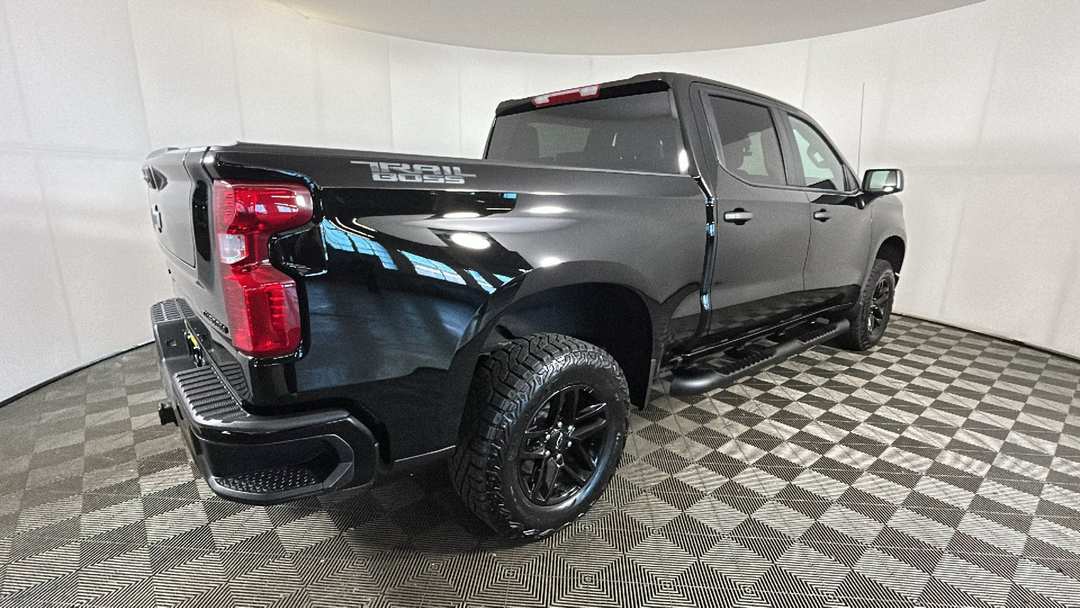 2026 Chevrolet Silverado 1500 Custom Trail Boss - Image 3