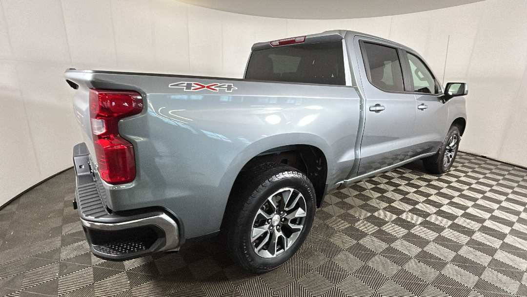 2024 Chevrolet Silverado 1500 LT - Image 3