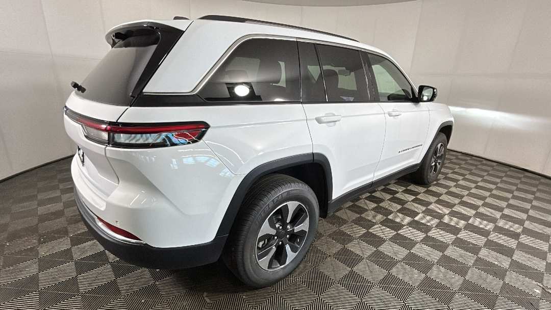 2022 Jeep Grand Cherokee 4xe - Image 3