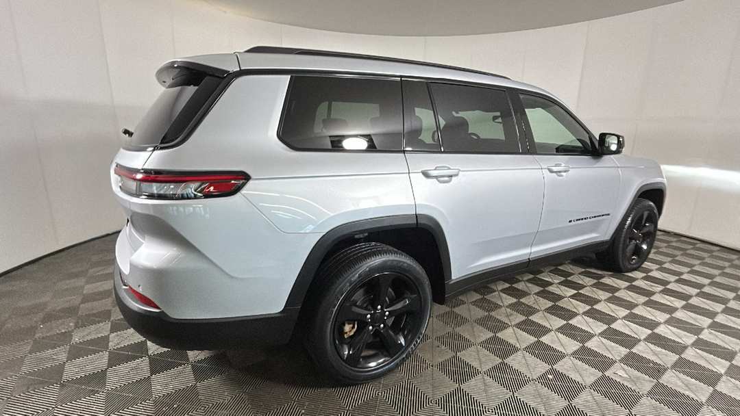2023 Jeep Grand Cherokee L Altitude - Image 3