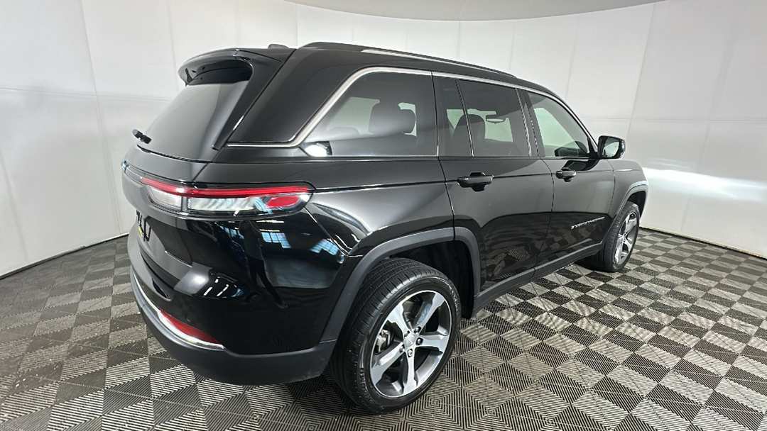 2023 Jeep Grand Cherokee 4xe - Image 3