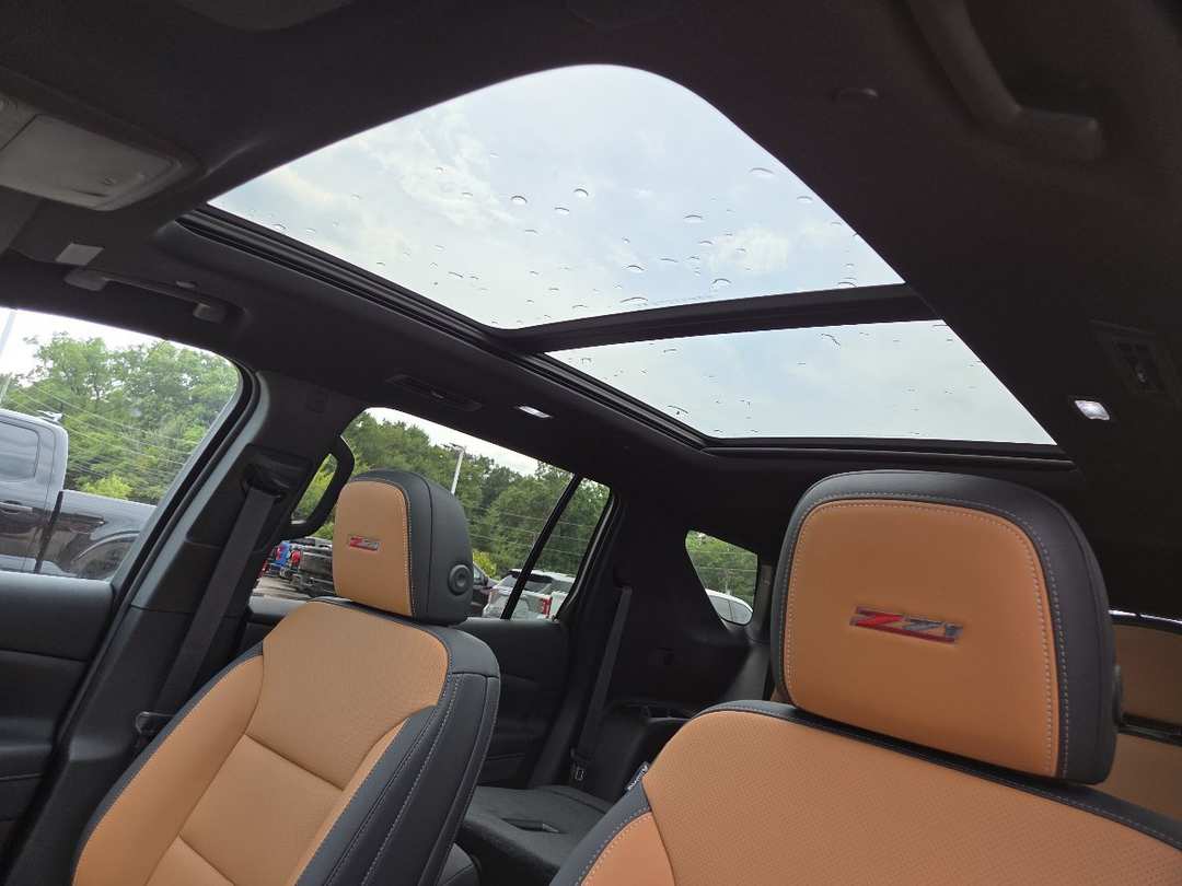 2027 Chevrolet Traverse Z71 - Image 3