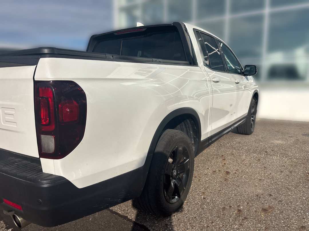 2025 Honda Ridgeline Black Edition - Image 3