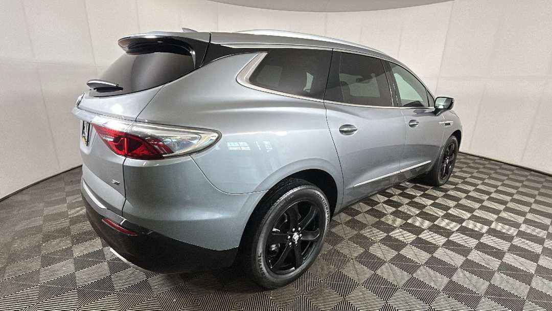 2023 Buick Enclave Essence - Image 3