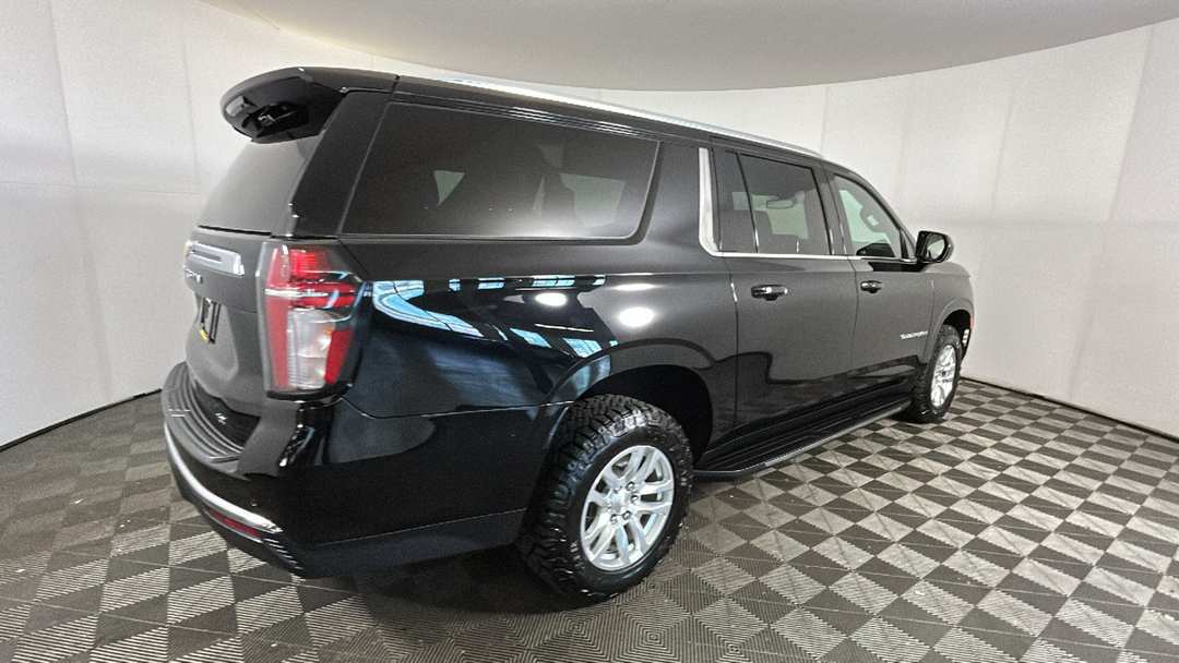 2022 Chevrolet Suburban LT - Image 3