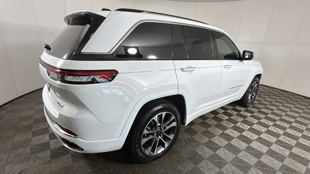 2023 Jeep Grand Cherokee Overland 4xe - Image 3