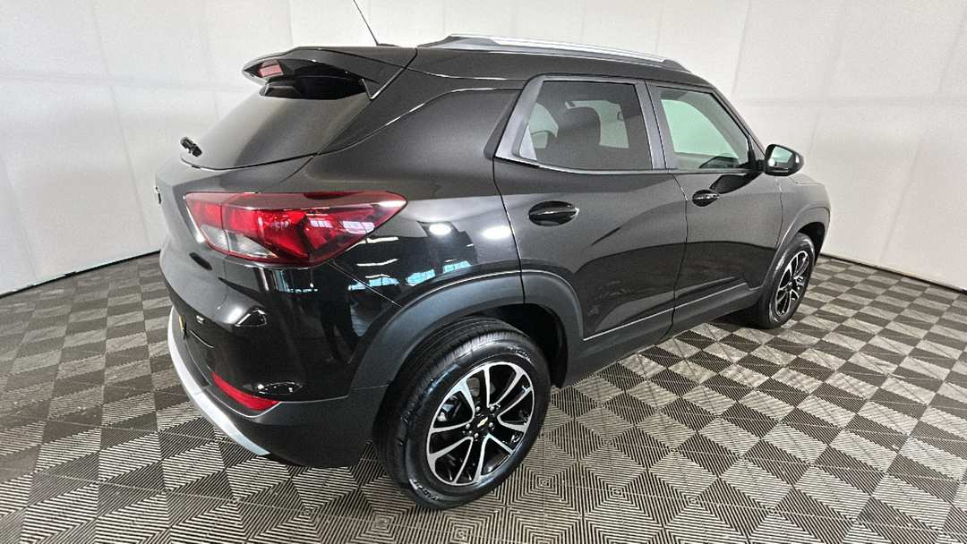 2025 Chevrolet Trailblazer LT - Image 3
