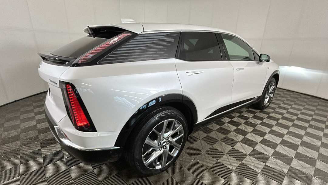 2025 Cadillac Optiq Luxury 2 - Image 3