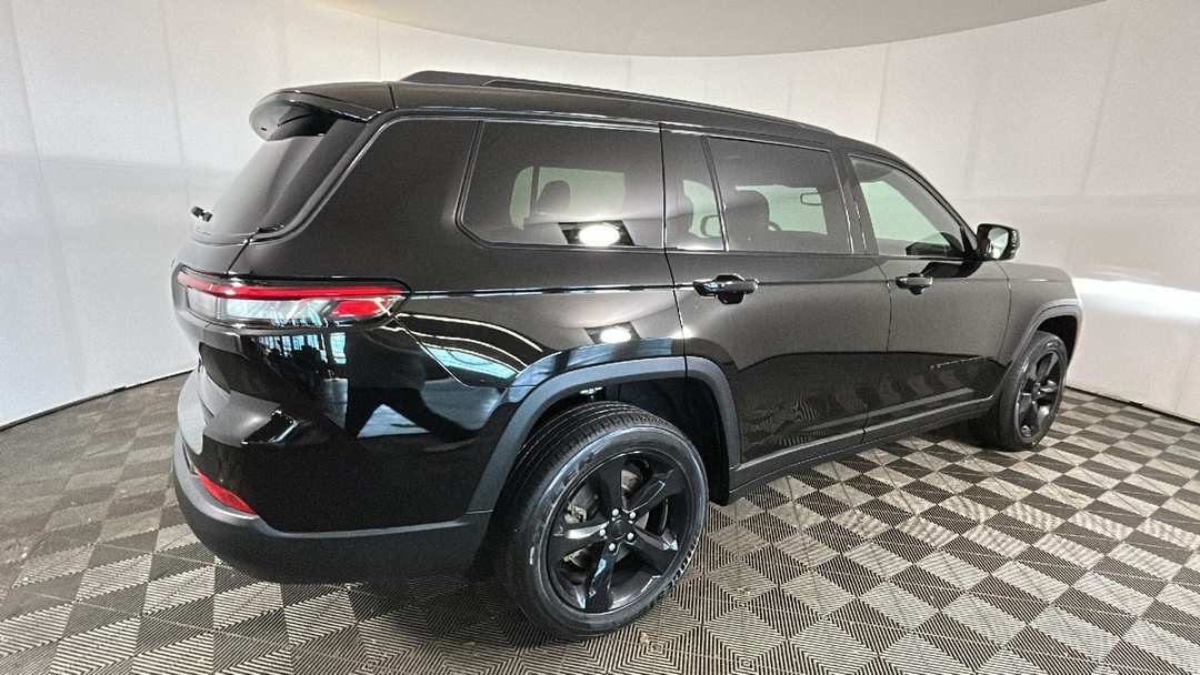 2023 Jeep Grand Cherokee L Altitude - Image 3