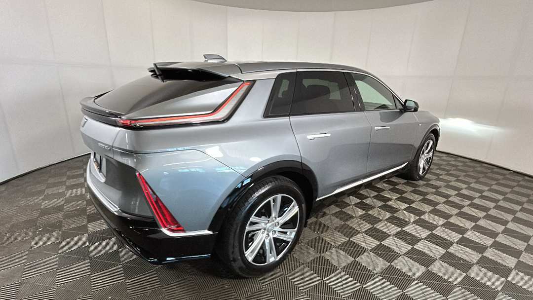 2024 Cadillac Lyriq Tech - Image 3