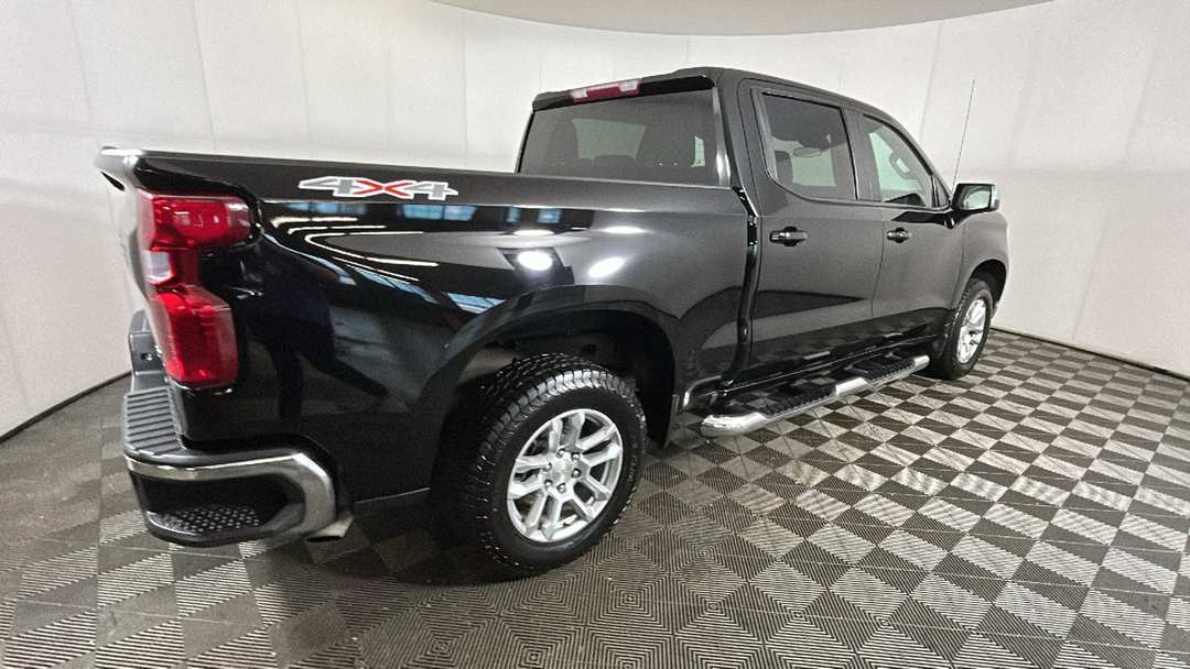 2023 Chevrolet Silverado 1500 LT - Image 3