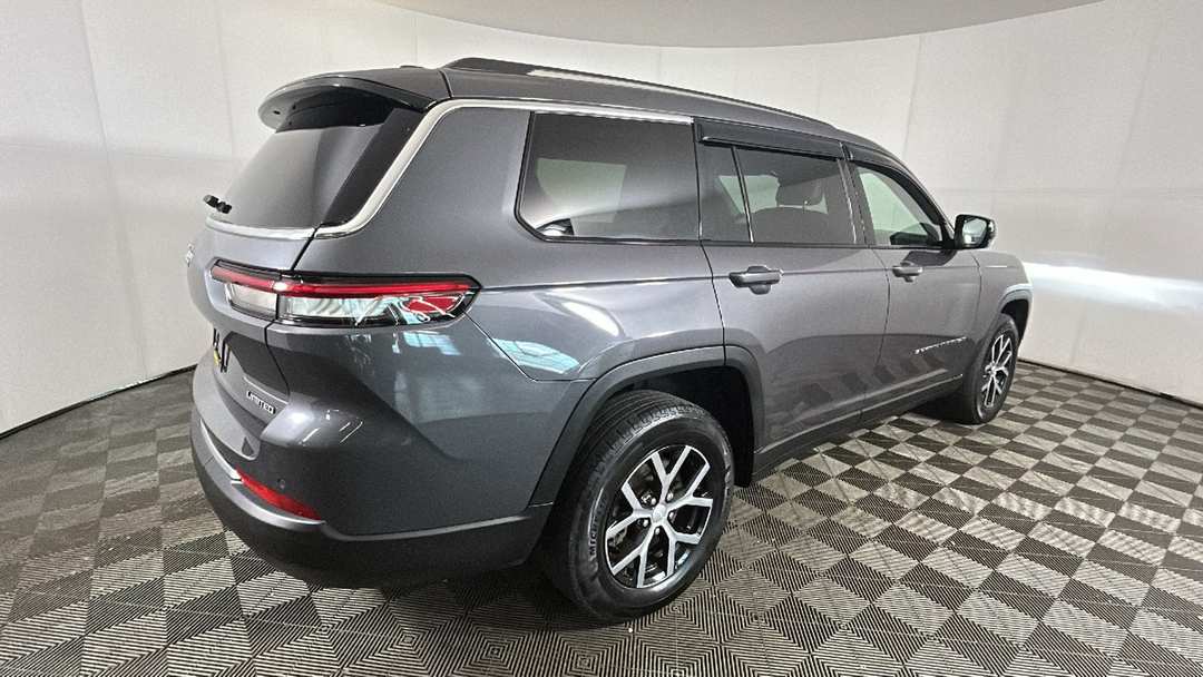 2023 Jeep Grand Cherokee L Limited - Image 3