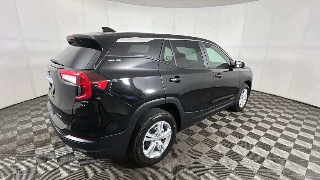 2024 GMC Terrain SLE - Image 3