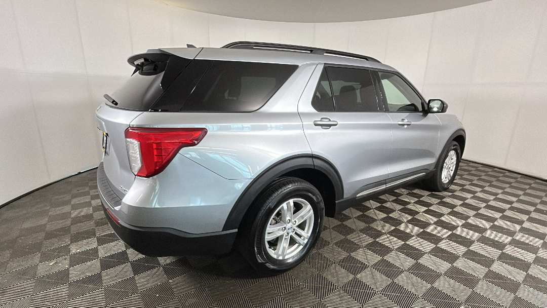 2022 Ford Explorer XLT - Image 3