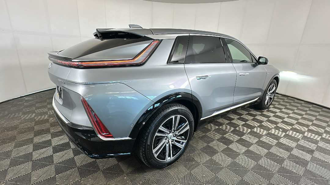 2024 Cadillac Lyriq Luxury - Image 3